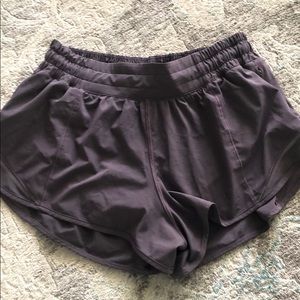 Lululemon Hotty Hot Short II “2.5”